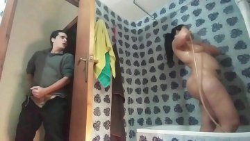 Hermosa hermanastra ducha atrapada follada